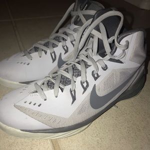 Basketball shoes